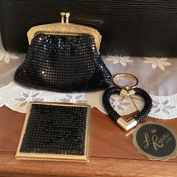 La Regale Black and Gold Clutch Set - Picture 3 of 10